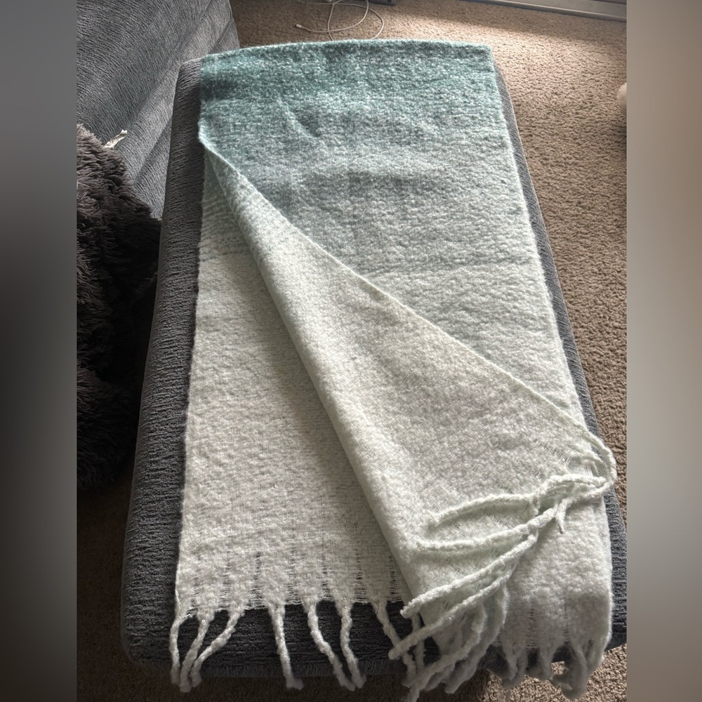 Pashmina - Picture 3 of 3